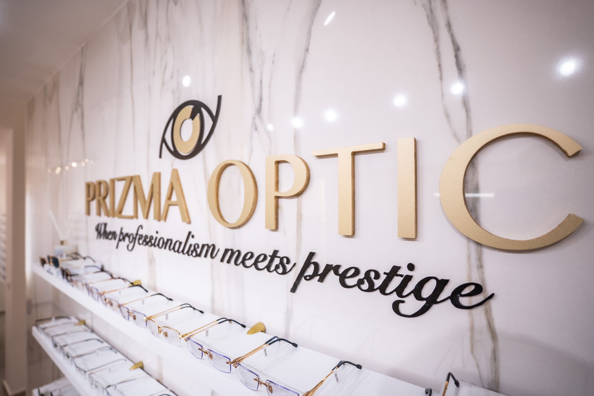 איך מרגיש מישהו שצריך "משקפי פריזמה"? תופעות לוואי וסימנים מקדימים