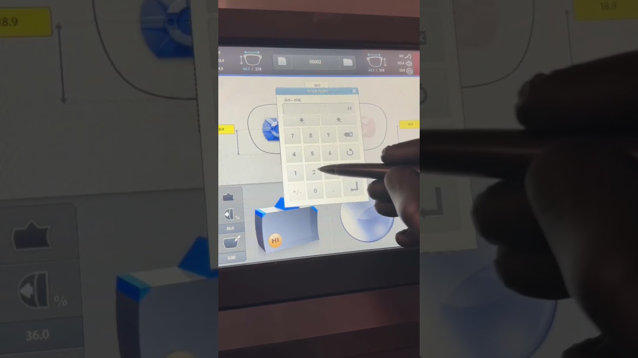 חיתוך העדשות ע"י המכונה